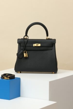 HERMES Kelly 25 Crossbody Bag in Black Togo Leather with Gold Hardware