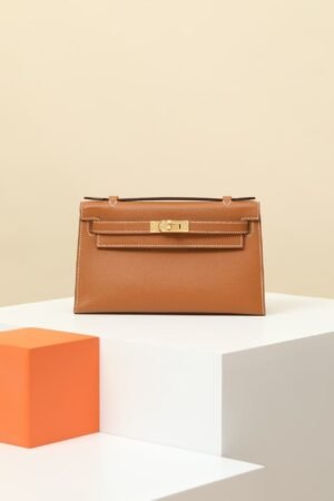 HERMES Kelly 22 Pochette in Gold Epsom Leather with Gold Hardware