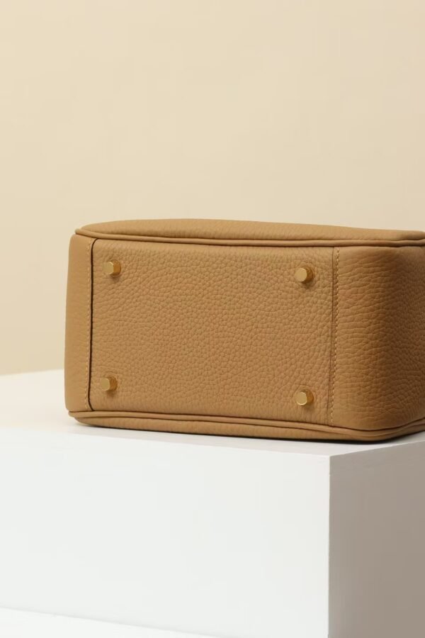 HERMES Lindy 19 Crossbody Bag in Biscuit Clemence Leather with Gold Hardware