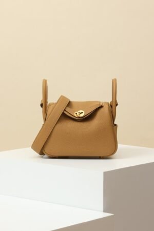 HERMES Lindy 19 Crossbody Bag in Biscuit Clemence Leather with Gold Hardware